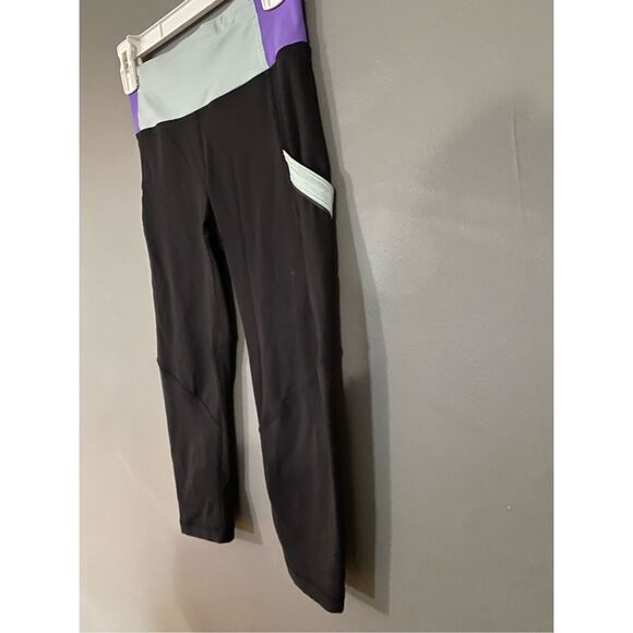 Lululemon Black Mid Rise Capri’s With Pockets Size 2 - Picture 4 of 7